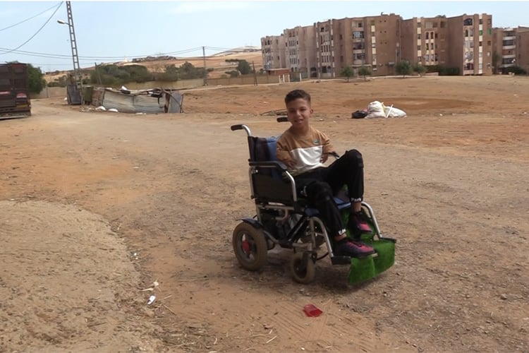 الطفل “سعيد” من الشلف.. نموذج في تحدّي الإعاقة