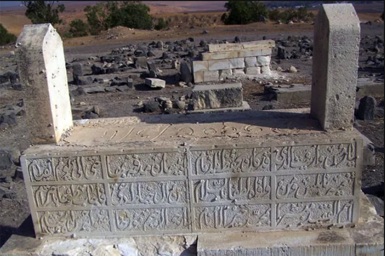 شواهد القبور القديمة في قطاع غزة آثار تاريخية موثّقة رغم حرب الإبادة