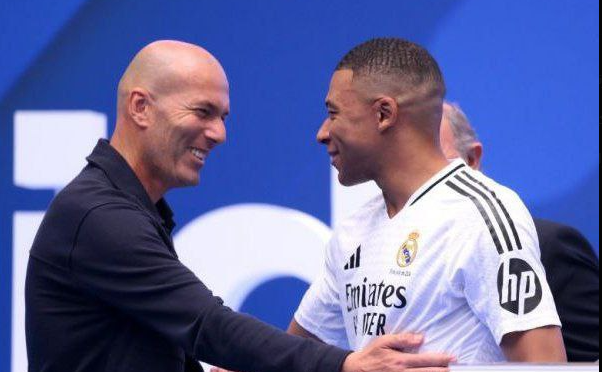 مبابي يعلّق على إمكانية تولي زيدان تدريب المنتخب الفرنسي