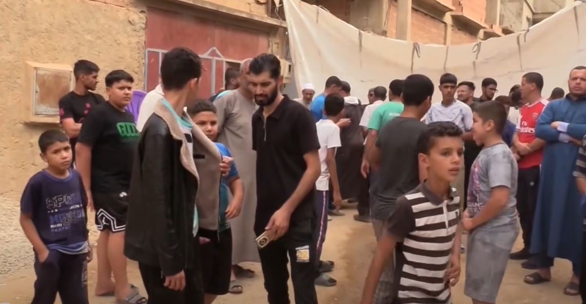“القلب يتألم و العيون تدمع على فراقه”…. قناة الشروق في بيت عزاء الطفل طويلي عبد الرحمان بالشلف