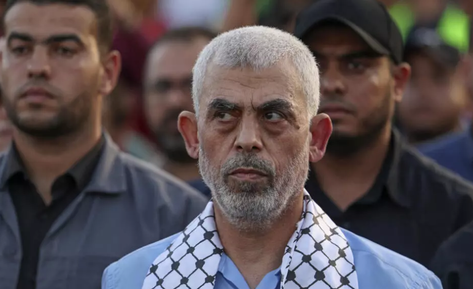 “تفاصيلها مروّعة”.. الاحتلال يزعم العثور على مذكرة بخط السنوار!