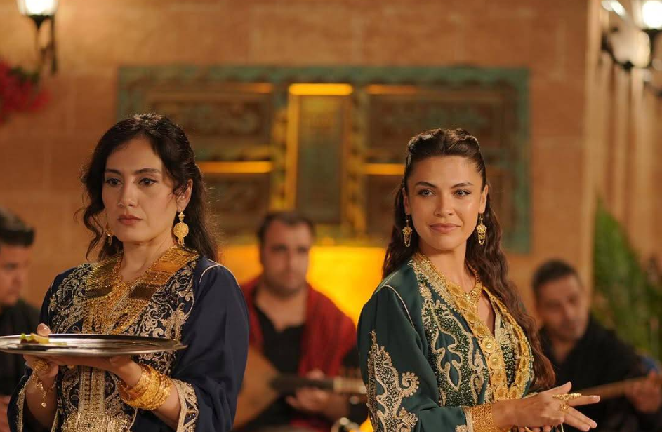 مسلسل تركي يشعل الجدل حول أصل القفطان بين نشطاء 3 دول!