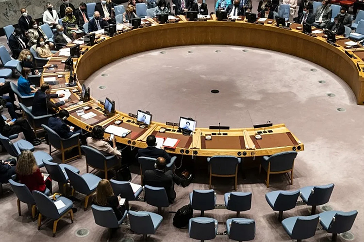 تباين المواقع وتقاطع المواقف