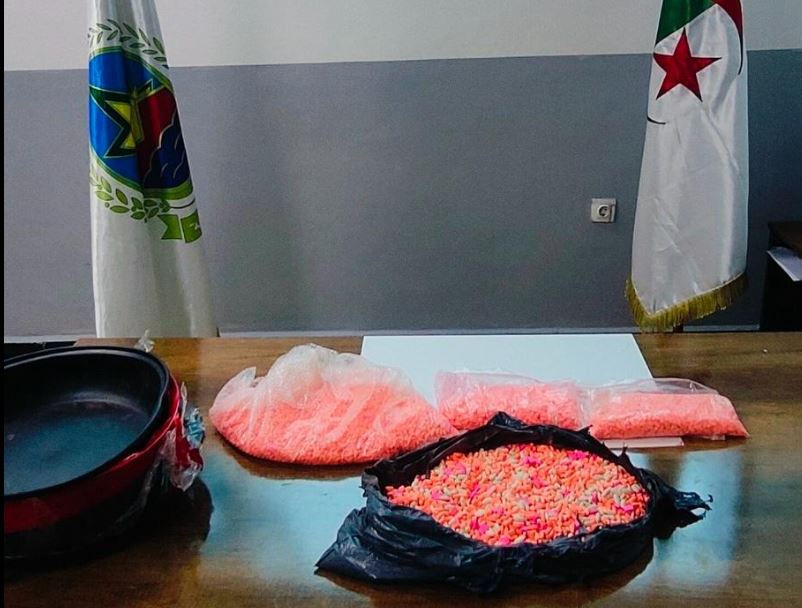 الجزائر – مخبأة داخل وعاء كهربائي.. حجز أزيد من 8000 قرص مخدر بميناء بجاية