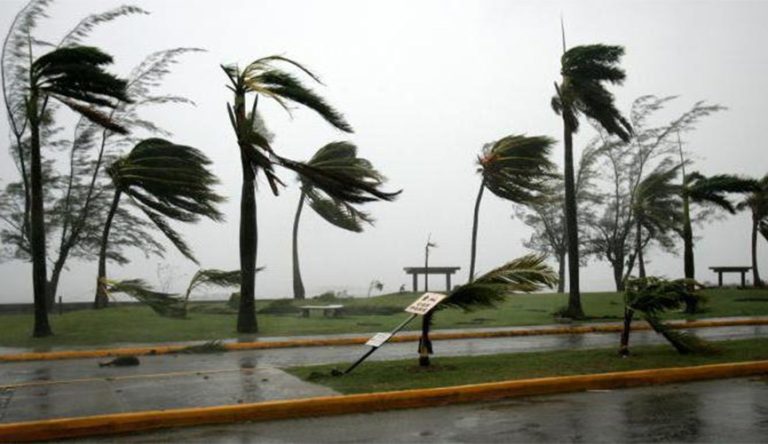 الجزائر تشهد شبه إعصار وحالة جوية غير مألوفة