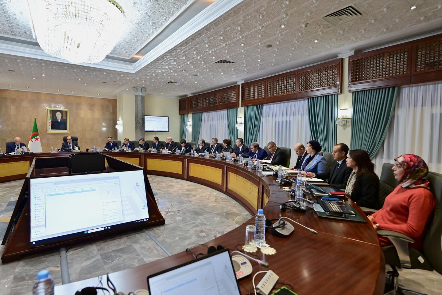الجزائر – اجتماع الحكومة يتناول العروض المتعلقة بـ5 قطاعات – الشروق أونلاين