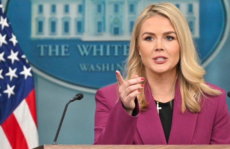 "طرده لأنه مقزز".. كارولين ليفيت تدافع عن ترامب بشأن إبستين