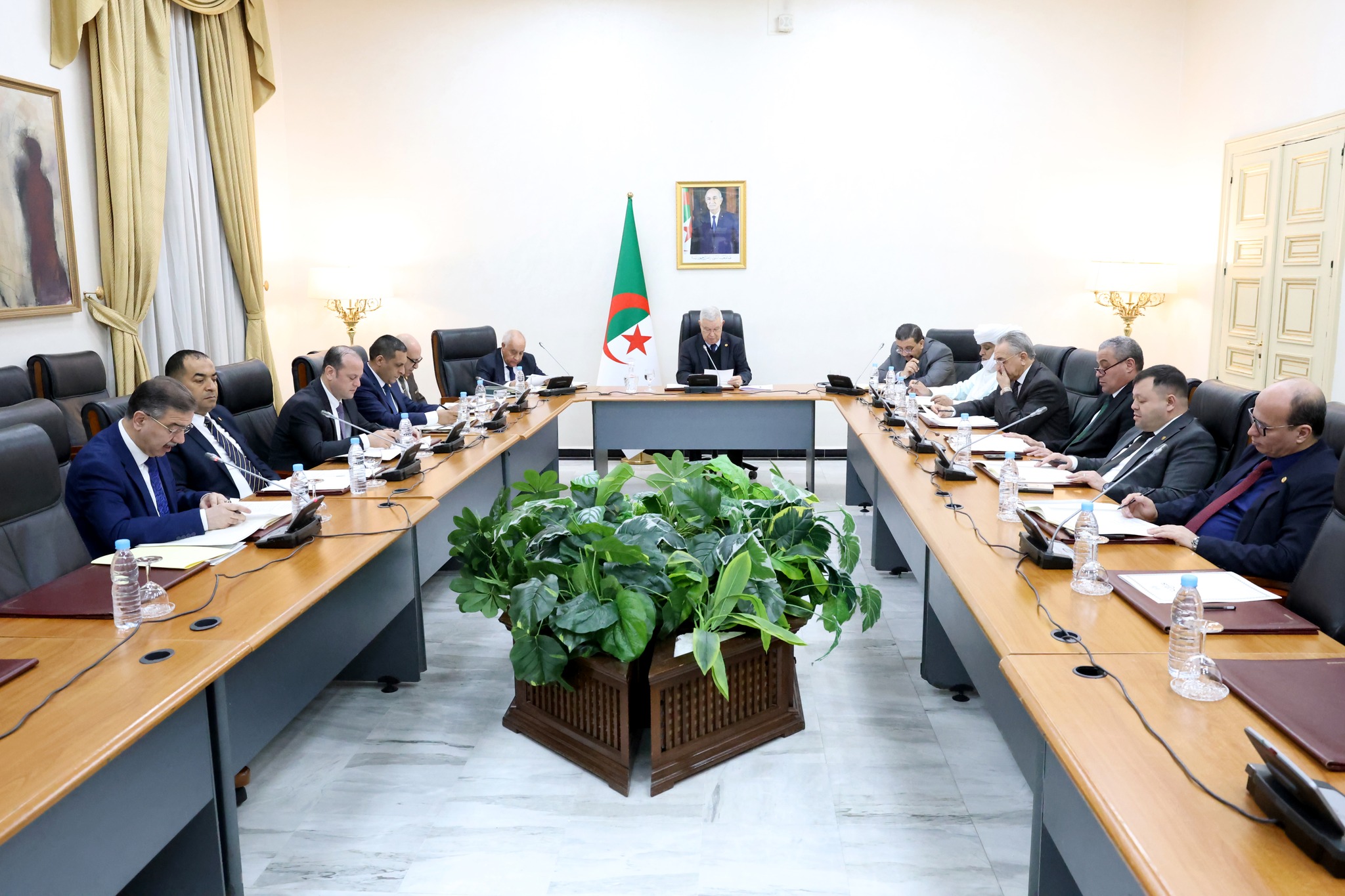 الجزائر – مجلس الأمة يضع قائمة بأسماء ممثليه لمراجعة قوانين المرور وتجريم الاستعمار