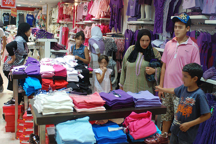 الجزائر – الأطفال يفرضون «ذوقهم» في ملابس العيد.. والآباء يرضون – الشروق أونلاين