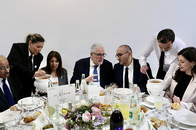 الجزائر – أعضاء الحكومة الفرنسية في ضيافة مسجد باريس الكبير – الشروق أونلاين