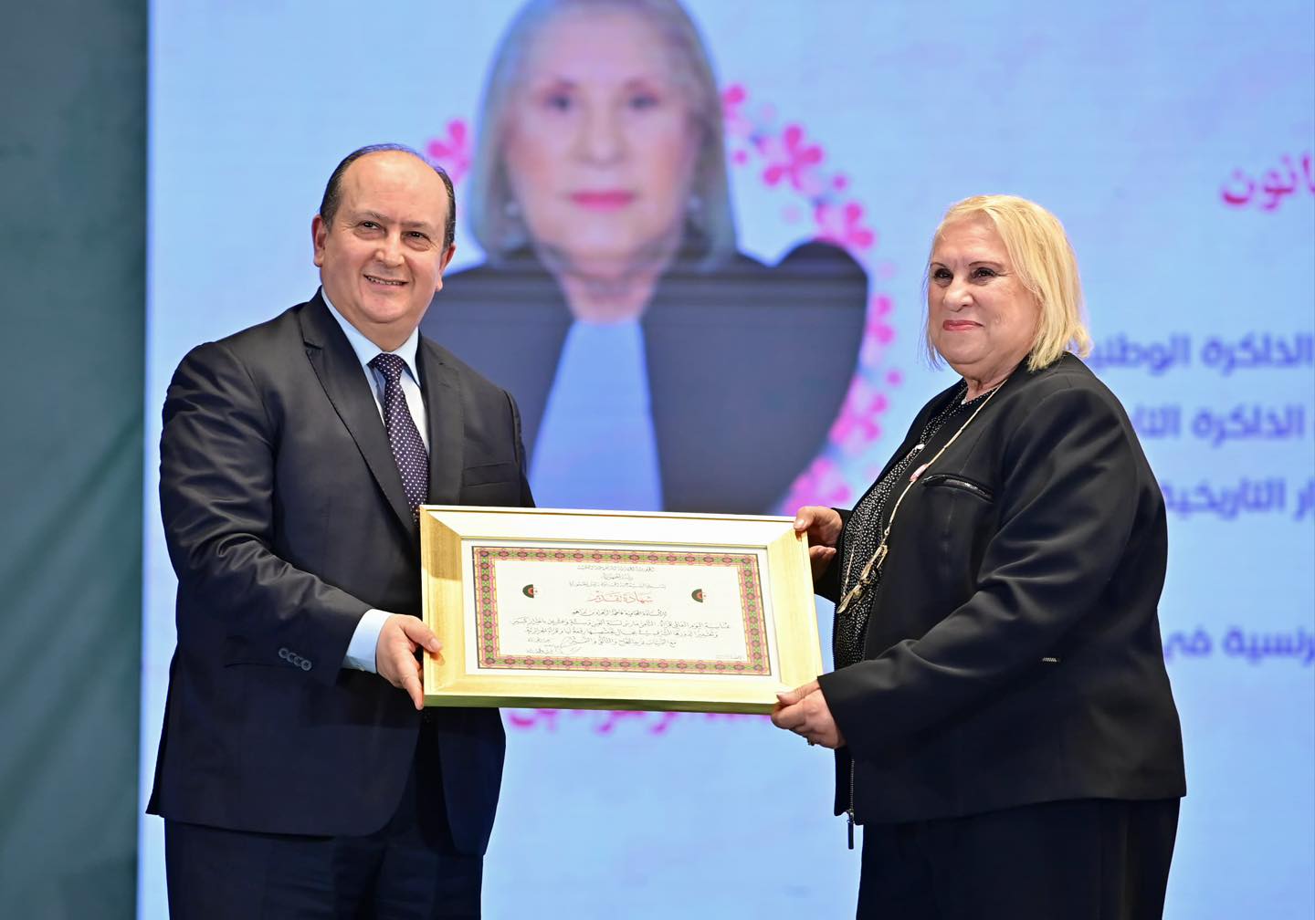 الجزائر – ممثلا عن رئيس الجمهورية الصيفي غريب يكرم نخبة من النساء الجزائريات