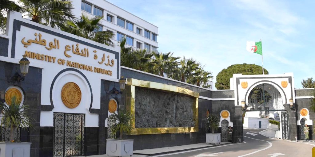 الجزائر – مقتل شخصين نتيجة سقوط طائرة نقل عسكرية صغيرة ببوفاريك – الشروق أونلاين