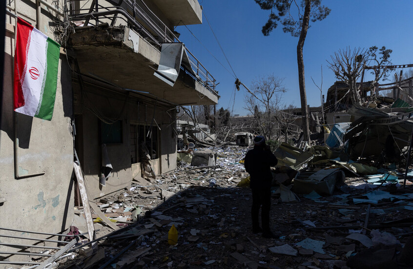 الهلال الأحمر الإيراني: إنقاذ 7215 شخصا من تحت الأنقاض منذ بداية الحرب