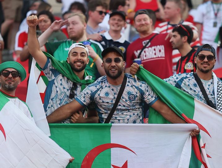 الجماهير الجزائرية تشكر “كانساس” وتشد الرحال إلى “فانكوفر” 