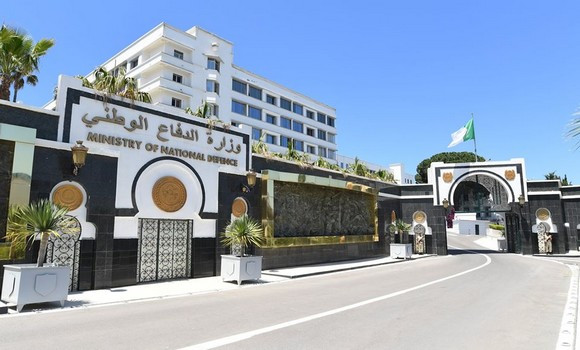 وزارة الدفاع: لا مكان على أرض الجزائر لغازٍ أو خائنٍ أو عميل