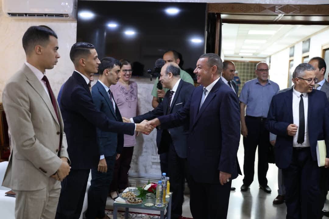 سعيود يستقبل طلبة المدرسة الوطنية للإدارة بقصر الحكومة