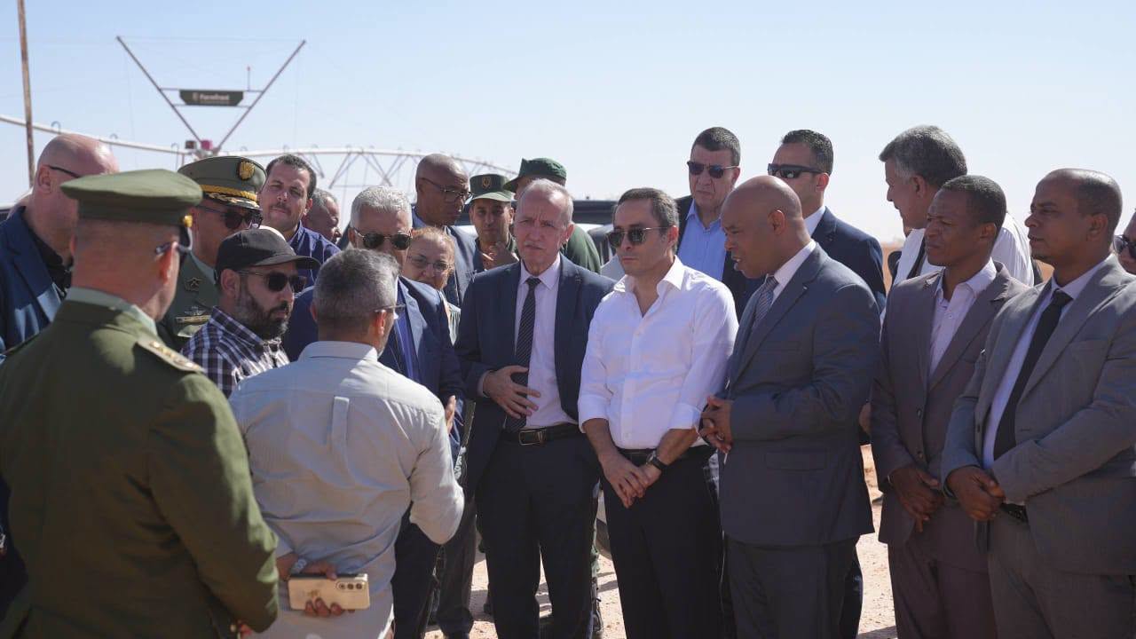 وزير الفلاحة يتفقّد المشروع الجزائري الإيطالي لإنتاج الحبوب في تيميمون (صور)