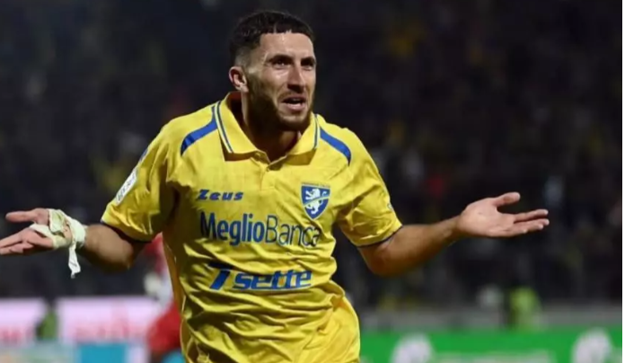 غجيميس يحرز فوزًا مع فروسينوني على ساسولو في الدوري الإيطالي
