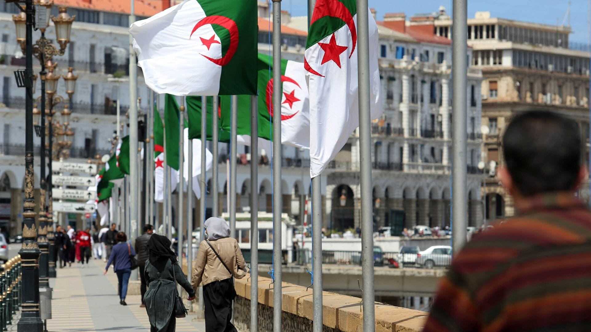الجزائر الثالثة عالميًا في “التربية”: ما تفسير هذا الرقم؟!